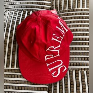 Supreme Arc 6 Panel Red Hat